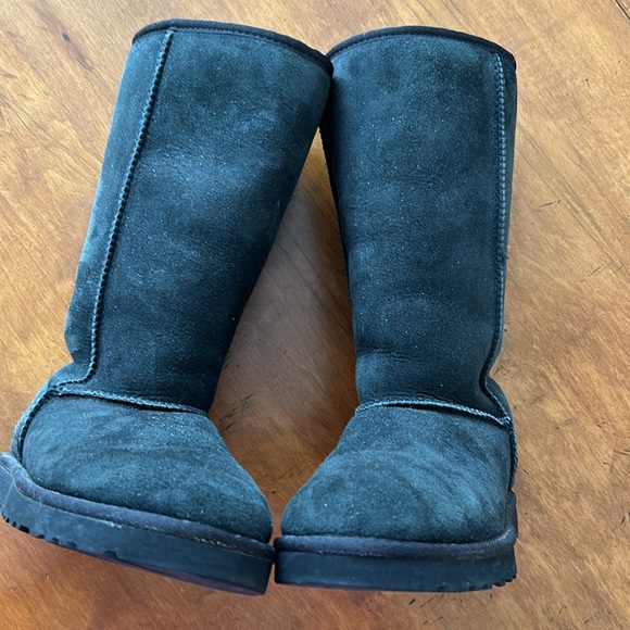 UGG Shoes - Ugg Australia Classic Boot, Size 7